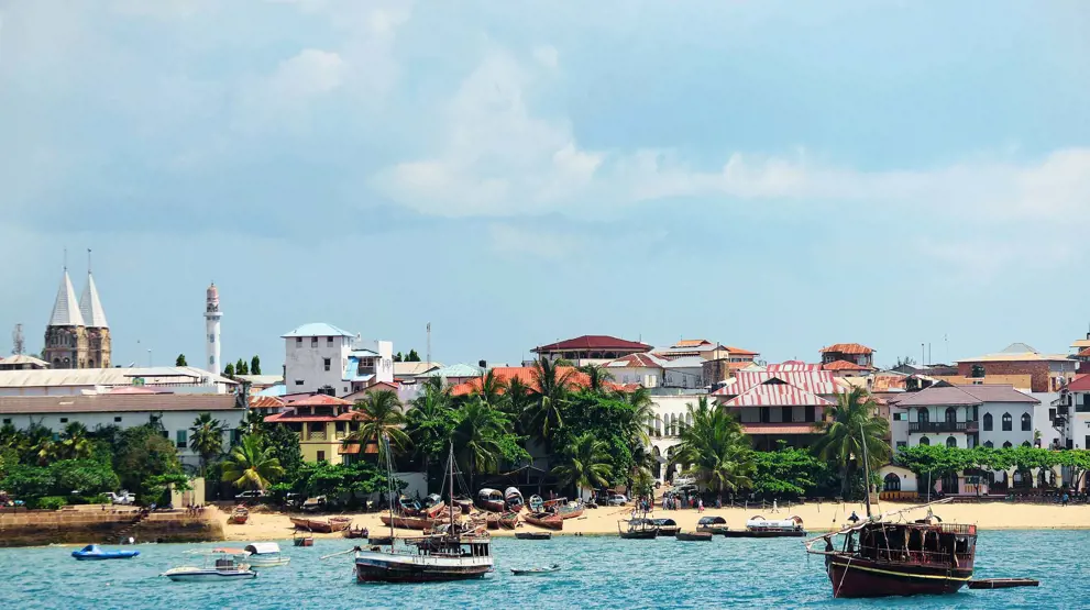 Sjarmerende og historiske Stone Town, som ligger på Zanzibar